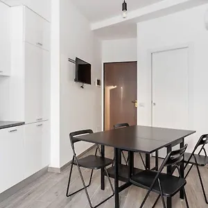 Modern And New Flat In Duomo Area , Milán Italia